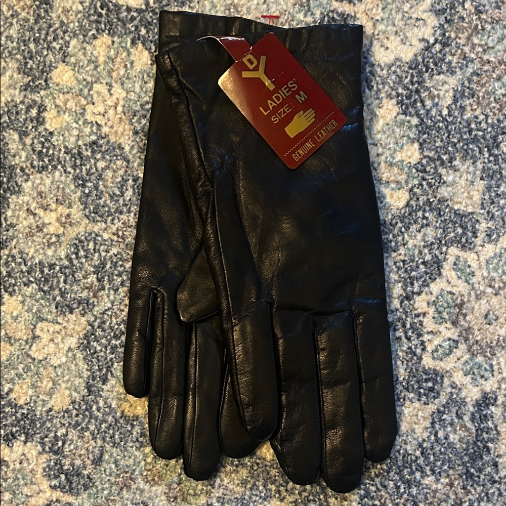 Women’s Black Leather Gloves